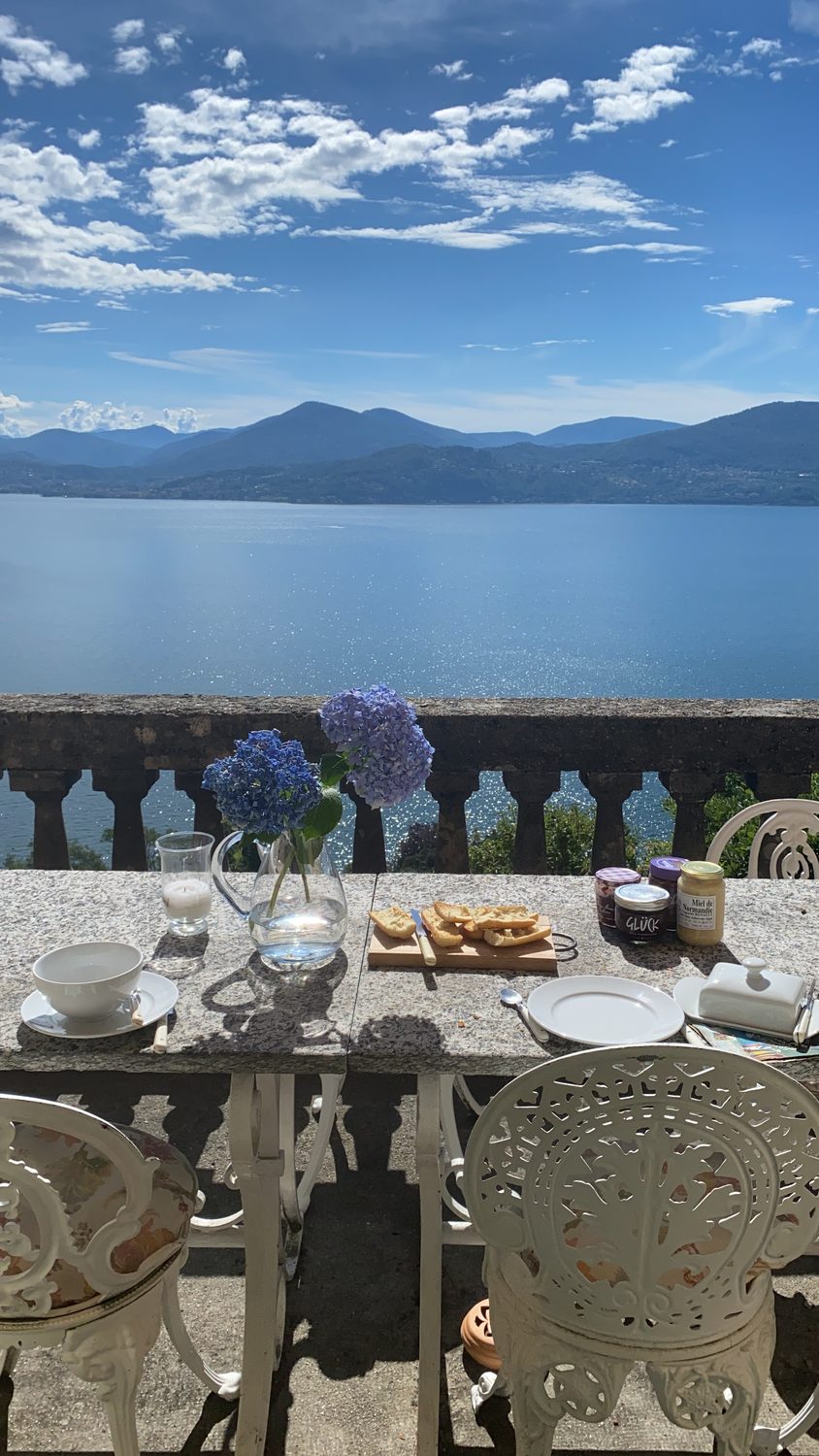 Breakfast on the balcony: toast, honey and hydrangeas above the lake